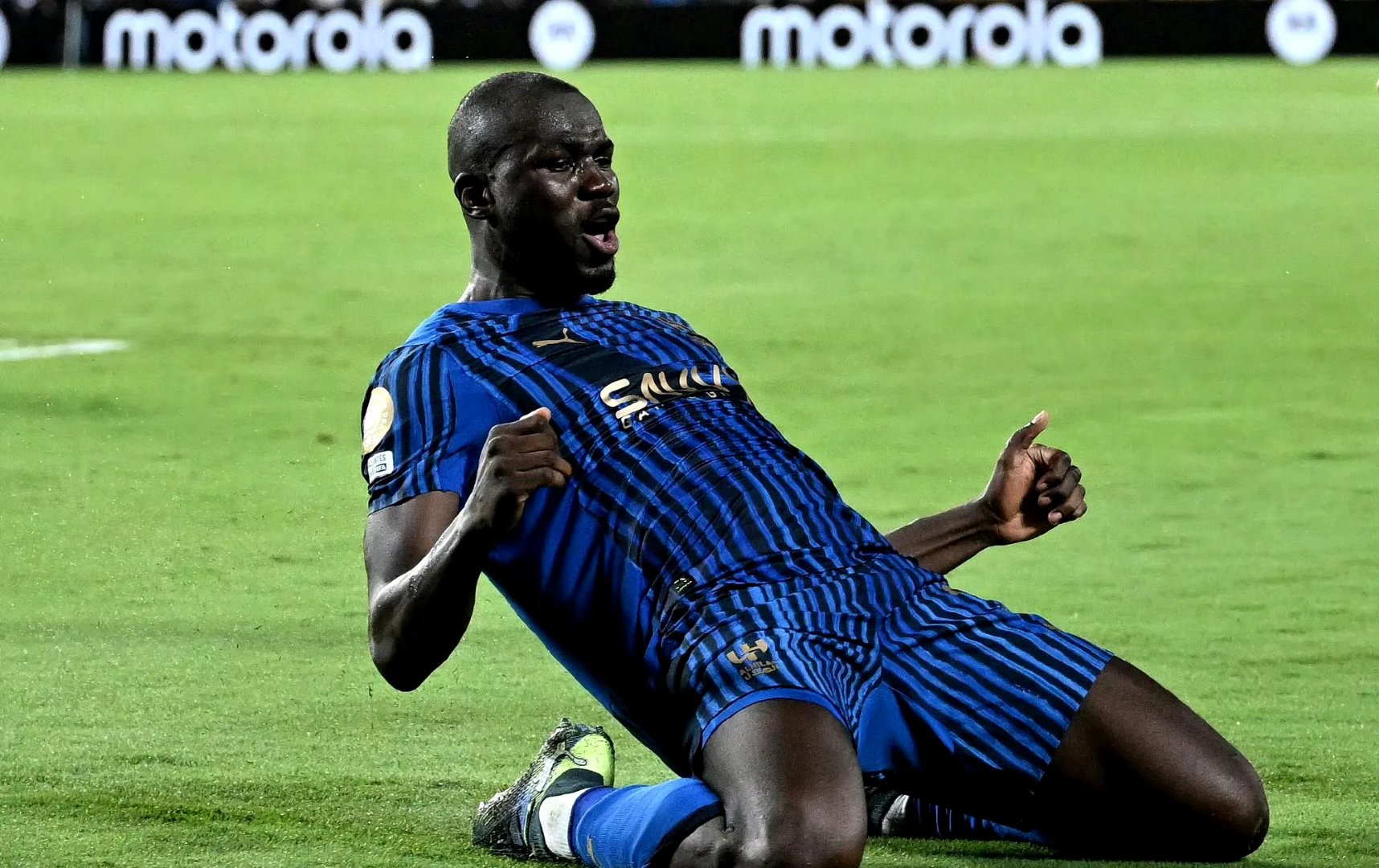 曼城发布备战花絮，清晨遗憾出局，足总杯任务艰巨，更衣室氛围转暖的简单介绍