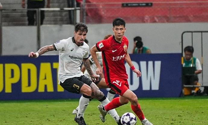 亚冠转会期走向成谜；法兰克福回应争议；气氛紧张；球队文化再被提及的简单介绍