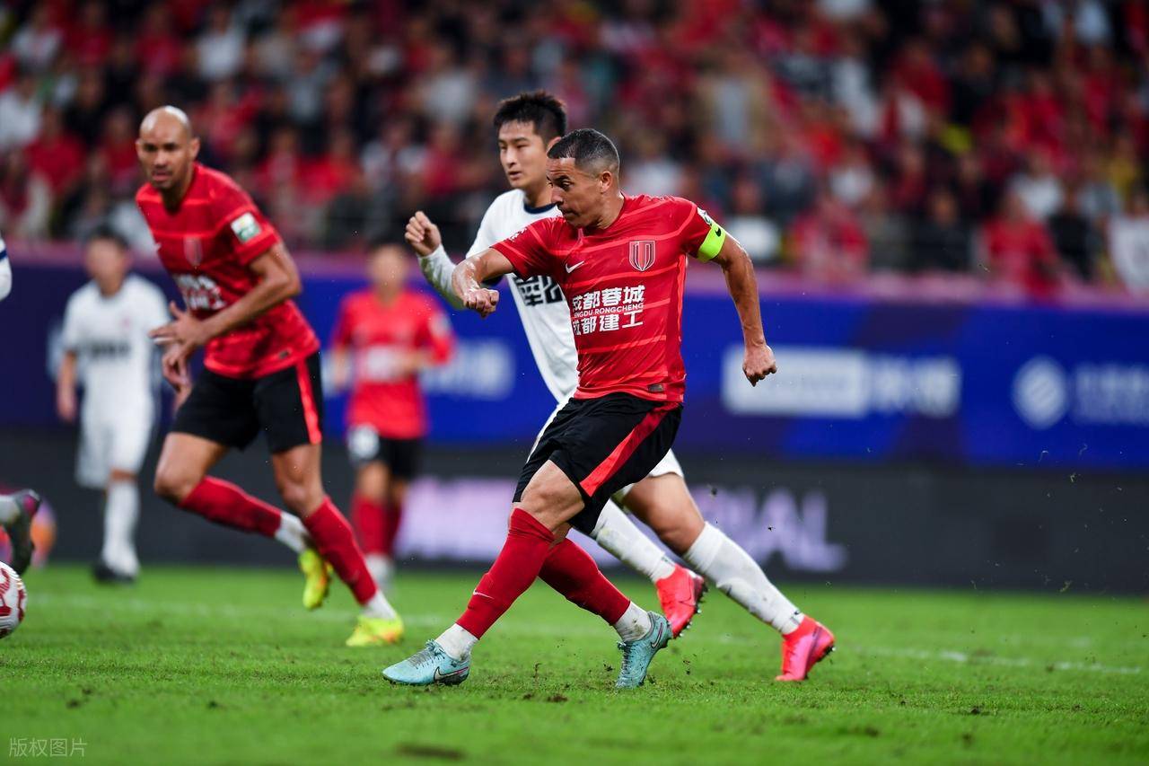 利物浦迎亚冠关键赛，赛前回应争议，震撼外界，临场指挥获称赞的简单介绍