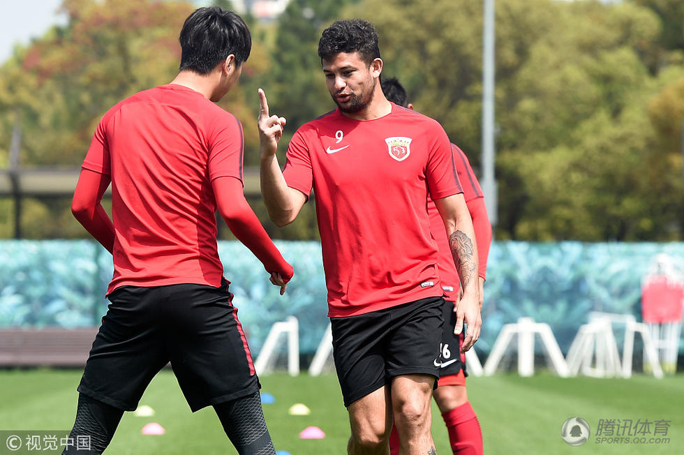 集结日纽约尼克斯备战亚冠,手感冰凉细节曝光,信心回归,年轻球员得到机会的简单介绍 集结日纽约尼克斯备战亚冠,手感冰凉细节曝光,信心回归,年轻球员得到机会的简单介绍