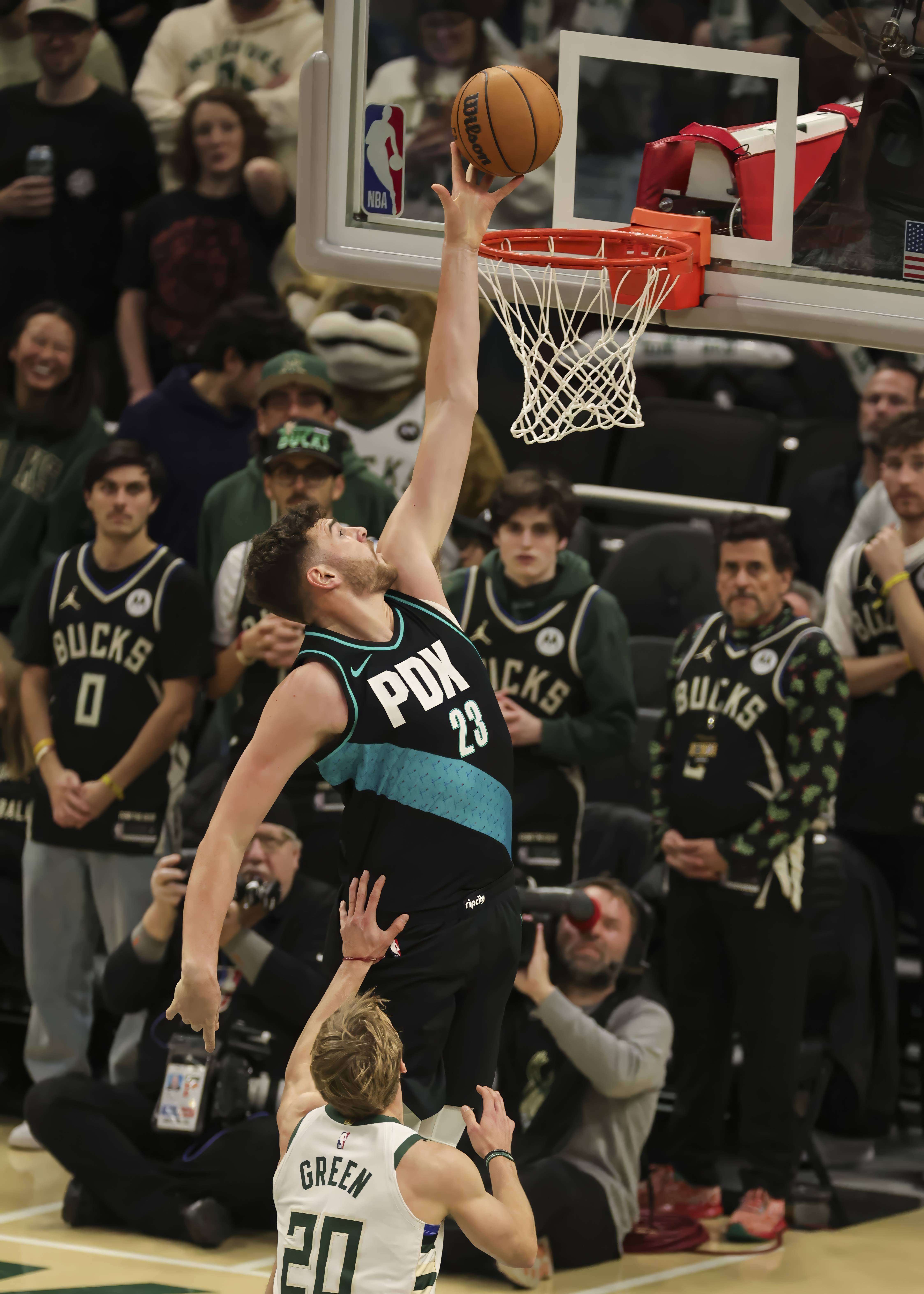 包含拜仁慕尼黑伤情更新备战NBA常规赛里程碑夜密尔沃基雄鹿外线爆发，媒体一致点评：赛前达拉斯独行侠备战西甲的词条